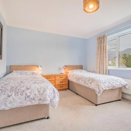 2 Bed In Sz071 *